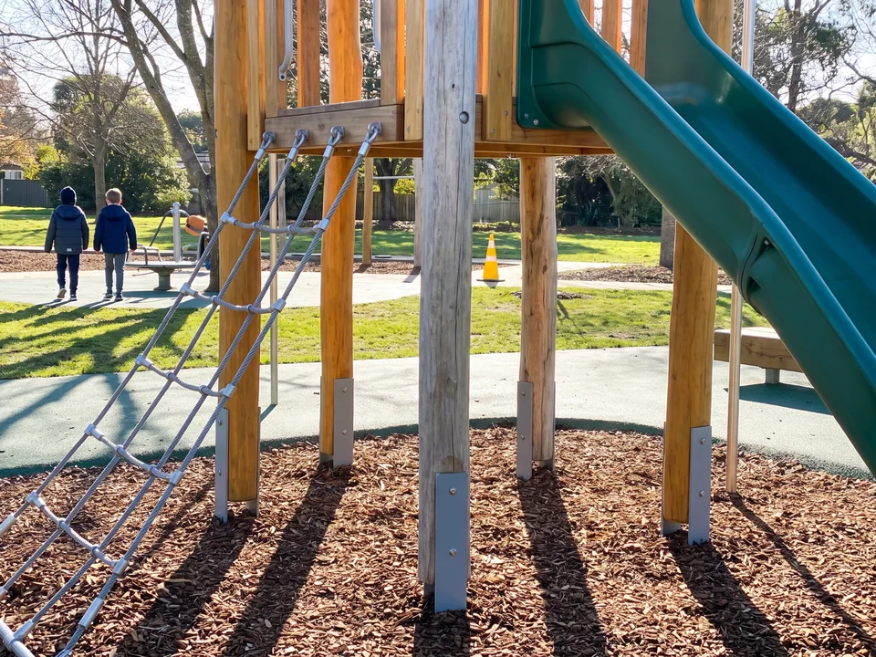 A Robinia tower with a timber deck, an evergreen slide and a grey rope net